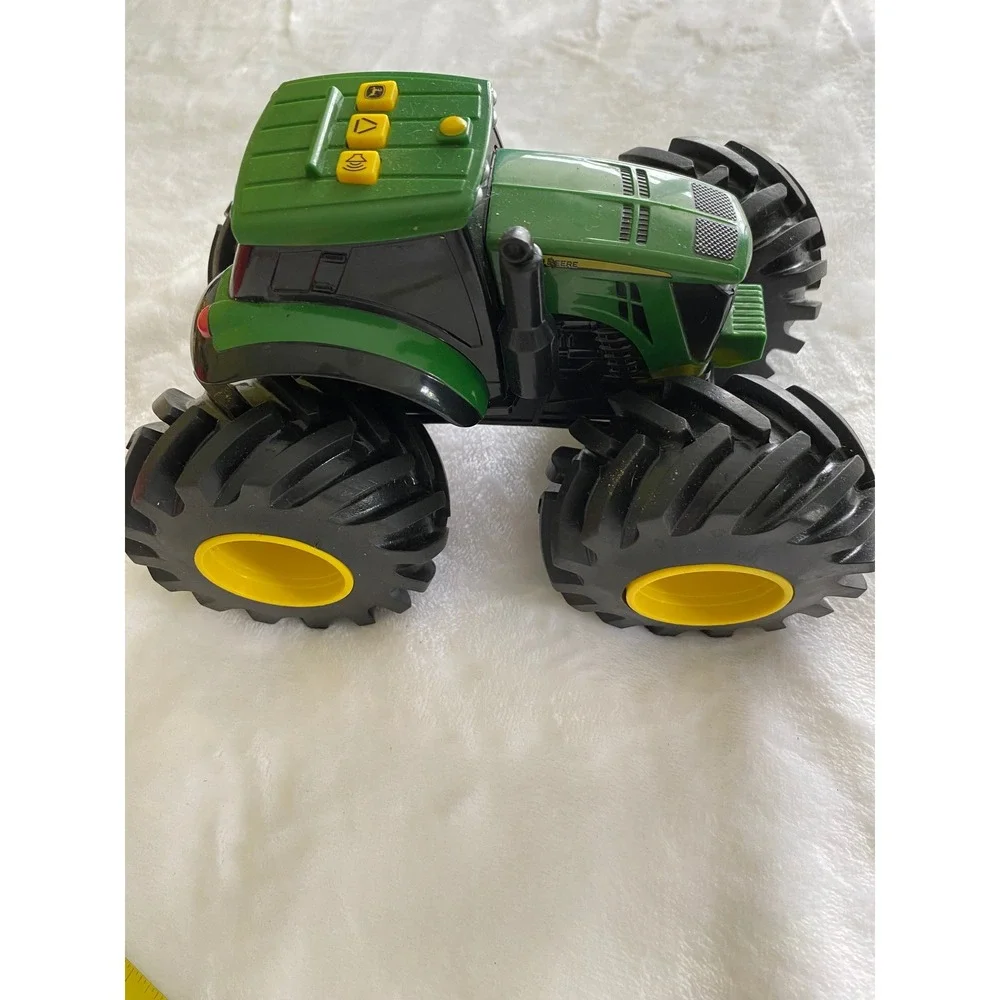 John Deere Monster Treads Lights & Sounds Tractor/Tested & Working TOMY toys